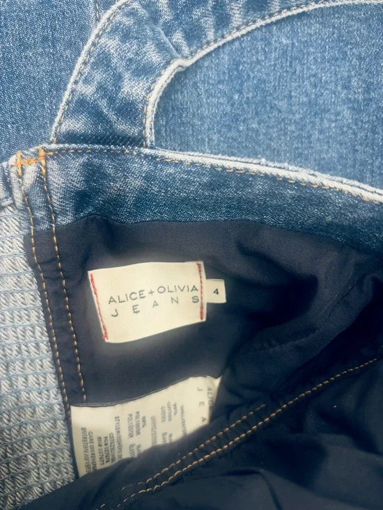 Alice + Olivia Blue Denim Jeans with Black Lining - Picture 5 of 5